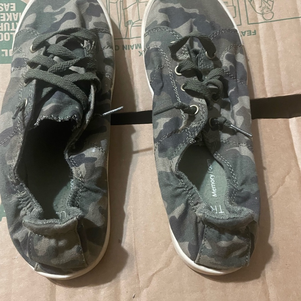 Shoes size 10